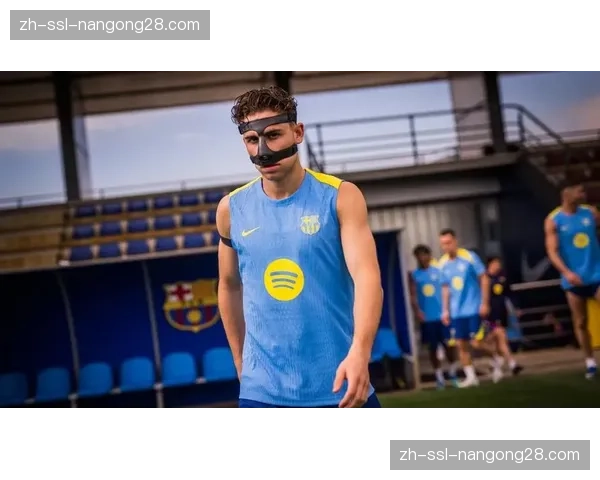 费尔明面部受伤佩戴防护面具恢复训练